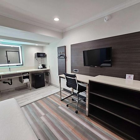 Travelodge Inn & Suites By Wyndham Фуллертон Екстер'єр фото