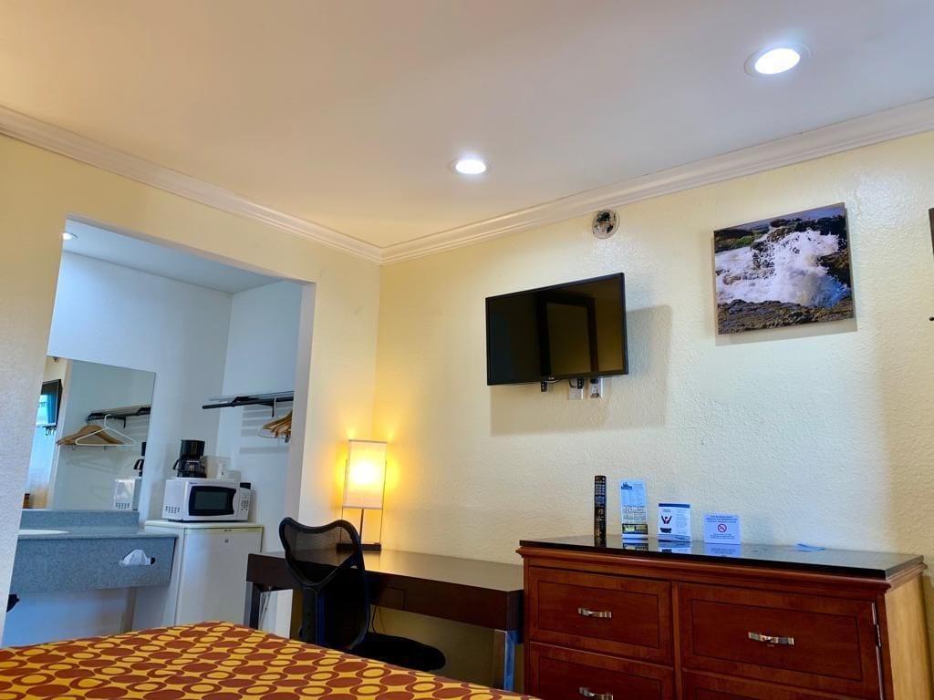 Travelodge Inn & Suites By Wyndham Фуллертон Екстер'єр фото