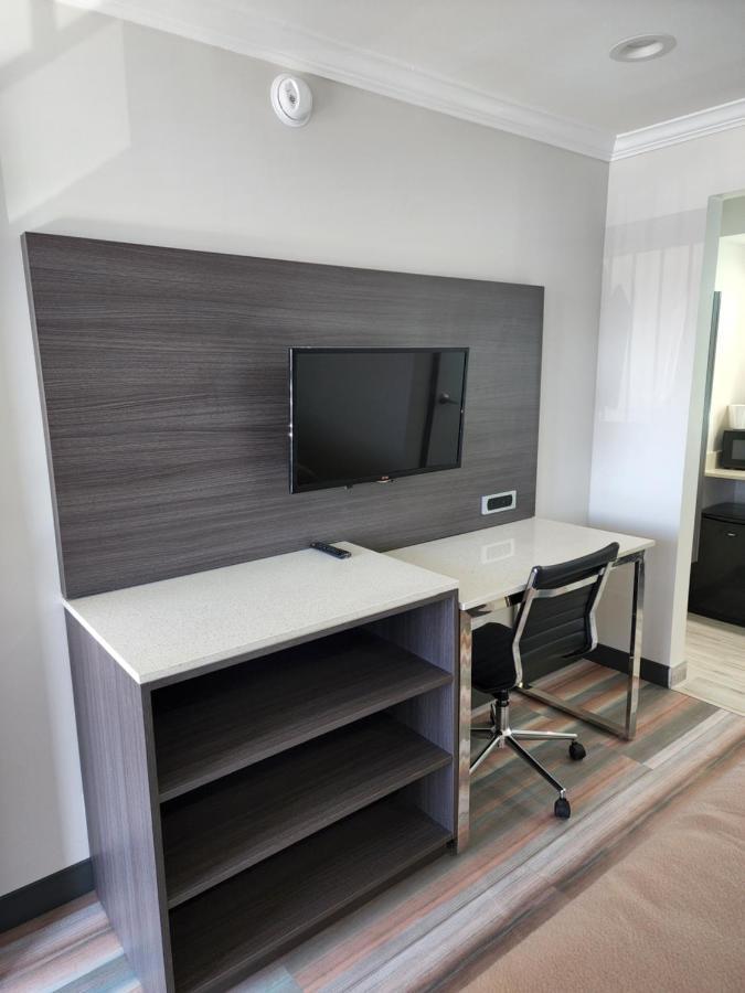 Travelodge Inn & Suites By Wyndham Фуллертон Екстер'єр фото