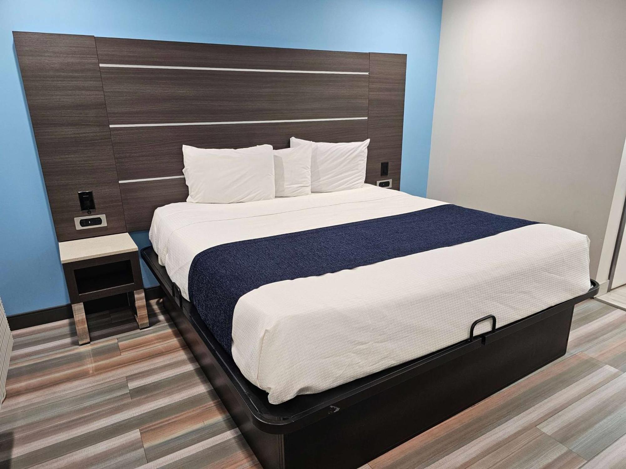 Travelodge Inn & Suites By Wyndham Фуллертон Екстер'єр фото