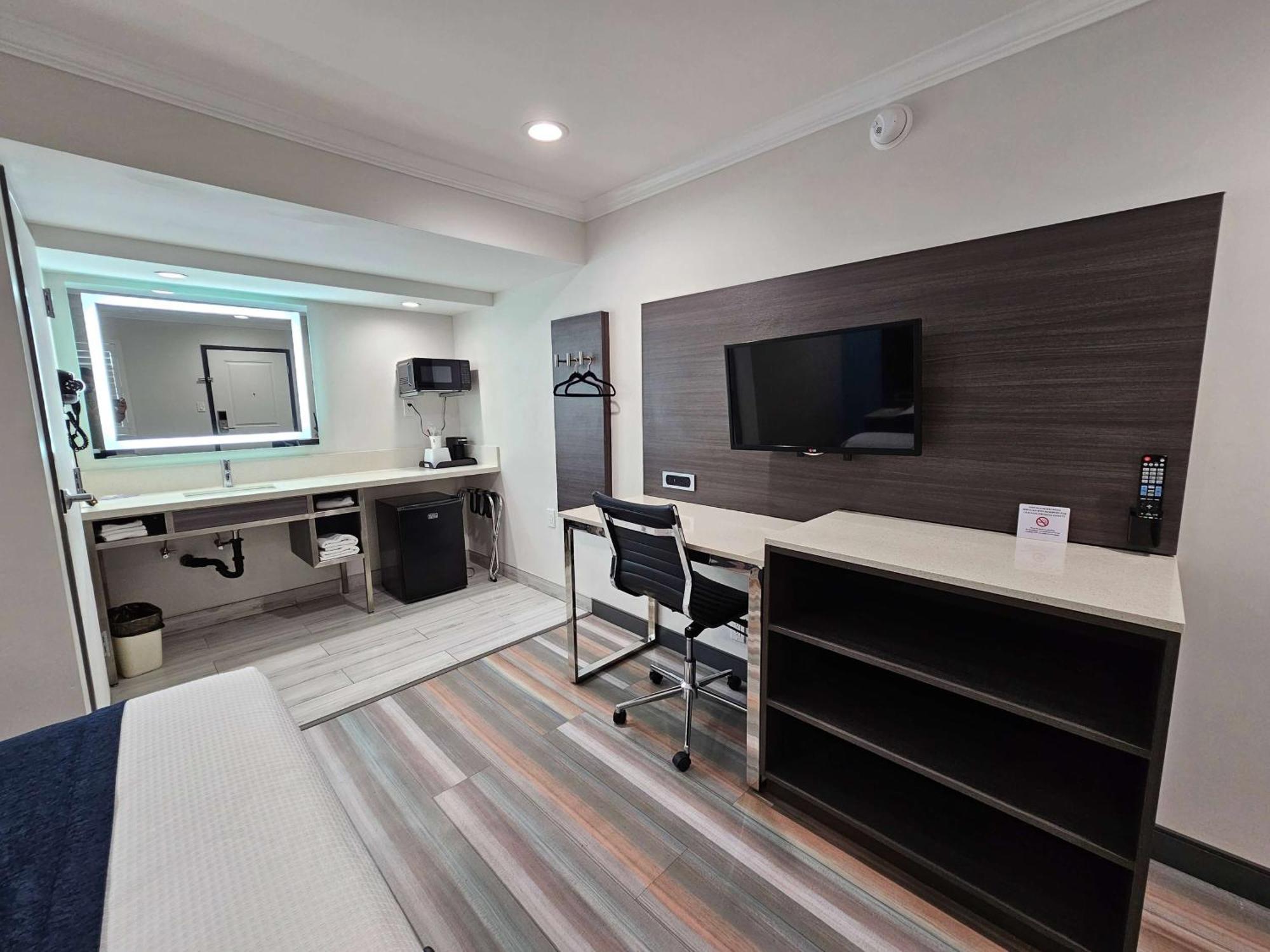 Travelodge Inn & Suites By Wyndham Фуллертон Екстер'єр фото
