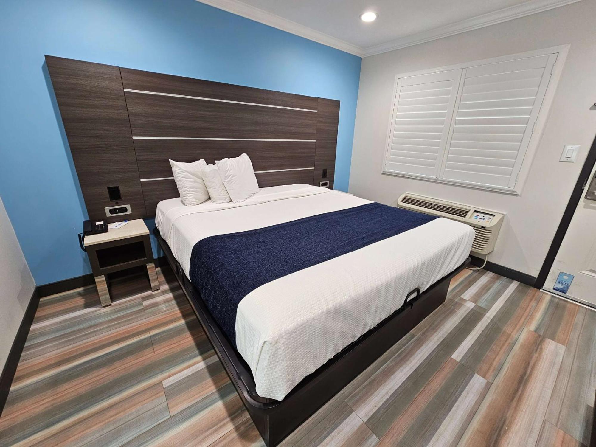 Travelodge Inn & Suites By Wyndham Фуллертон Екстер'єр фото