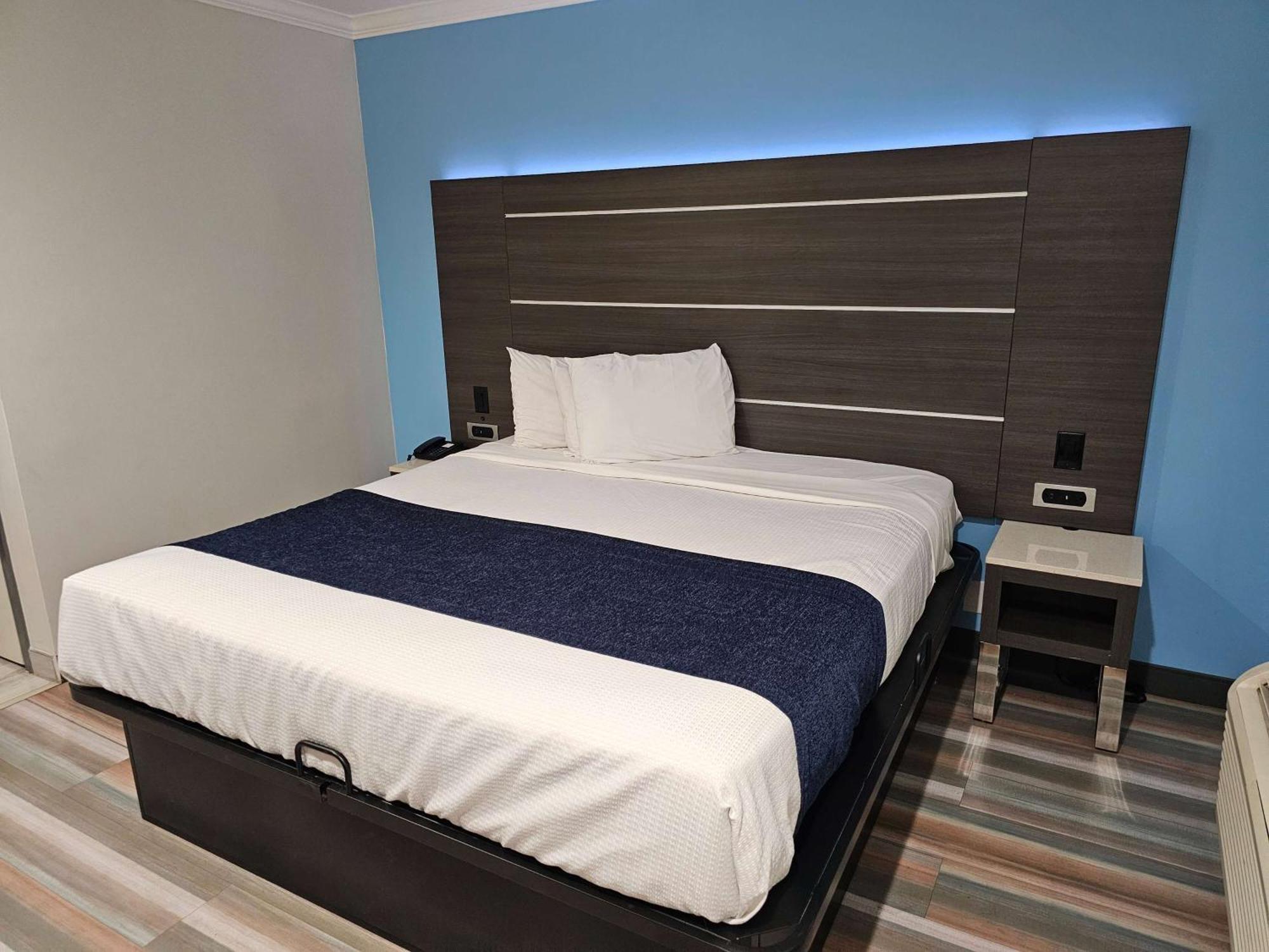 Travelodge Inn & Suites By Wyndham Фуллертон Екстер'єр фото