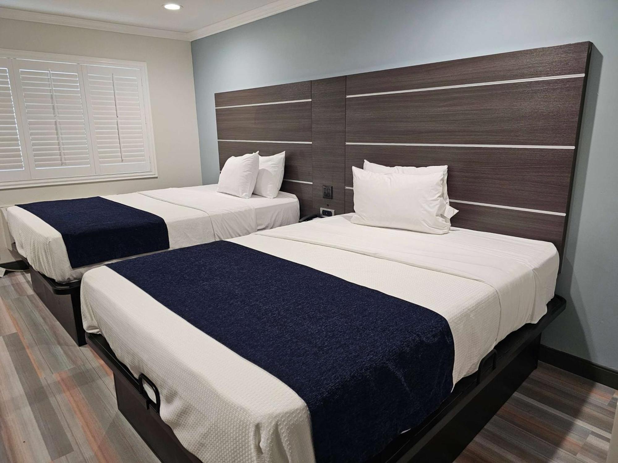 Travelodge Inn & Suites By Wyndham Фуллертон Екстер'єр фото