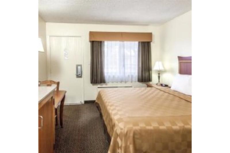 Travelodge Inn & Suites By Wyndham Фуллертон Екстер'єр фото